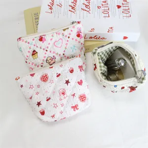 Cute quilted cosmetic bag with fresh cartoon prints, portable zipper makeup pouch.