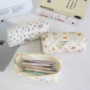 Trousse à crayons matelassée à fleurs avec motif d'ours mignon, grande pochette zippée école.