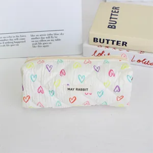 Trousse à crayons matelassée mignonne avec cœurs colorés et fermeture éclair, sac de rangement portable.