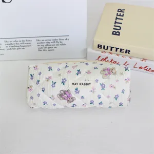Trousse à crayon matelassée mignonne avec motif floral et d'ours, grand sac de rangement.