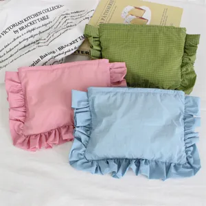 Detailansicht süßer, gerüßter, wasserdichter Nylon-Karo-Kosmetiktaschen in Grün, Rosa, Blau.