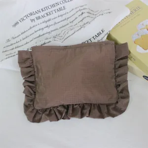Braune kariert Kosmetiktasche mit süßem Rüschenrand, wasserdichte Nylon Make-up Tasche.