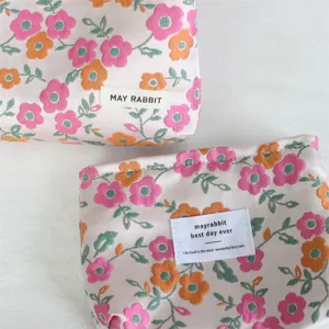 Retro embossed floral jacquard cosmetic bag, portable makeup pouch for women and girls storage.