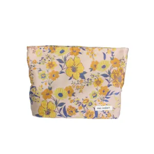 Vintage floral jacquard makeup bag, portable cosmetic pouch for women, daily storage bag.