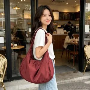 Borsa a tracolla casual di grande capacità per donne, borsa leggera da commuter versatile.