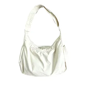 Borsa a tracolla hobo in nylon bianco casual di grande capacità con cinghia regolabile.