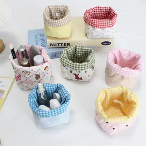 Panier de rangement en tissu mignon organisateur de cosmétiques avec motif carreaux.