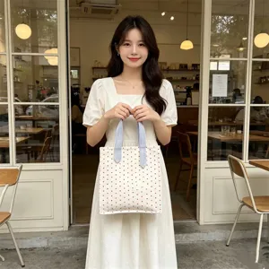 Borsa a mano in tela con pois stile coreano, mini tote bag minimalista ed elegante.