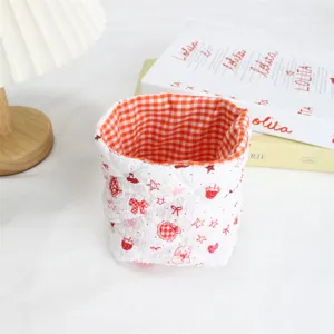 Détail de panier de rangement en tissu, organisateur de bureau avec doublure.