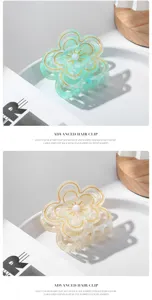 Azetat Haarklammer mit Blumen-Kleeblatt-Design, elegantes koreanisches Haaraccessoire für Frauen.