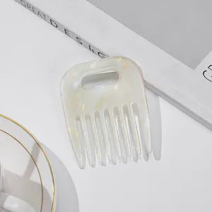 Koreanischer breitzahniger Haarkamm mit eleganter Harz-Marmor-Textur für tägliches Hairstyling.