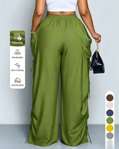 Pantaloni larghi verdi vista dettagli in viscosa traspirante con comodi lacci laterali.