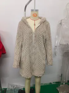 Damen lange Fleece Kapuzenjacke Cardigan mit Reissverschluss, kuschelige flauschige Winterware.