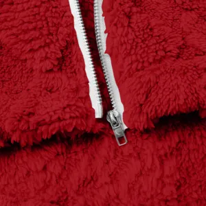 Nahaufnahme Detailbild von rotem Fleecestoff und weissem Reissverschluss Damen Jacke.