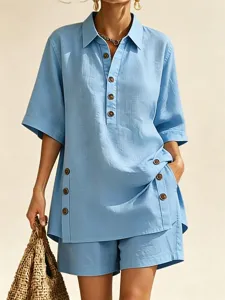 Completo casual azzurro chiaro con camicia maniche corte e pantaloncini con bottoni.