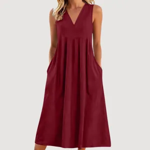 Einfarbiges, ärmelloses Baumwoll-Maxikleid mit V-Ausschnitt, bequemer Altagsschnitt.