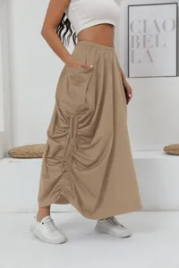 Gonna lunga cargo kaki con vita elastica, coulisse laterali e pratiche tasche.
