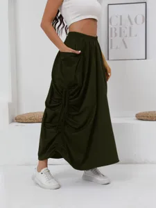 Gonna lunga casual da donna con vita elastica, tasca laterale e dettaglio arricciato.