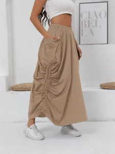 Gonna lunga cargo cachi da donna, vita alta elastica casual con tasche e arricciature laterali.