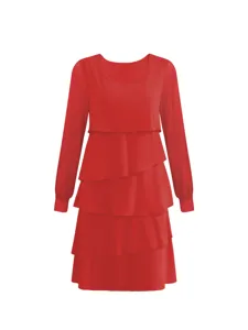 Dettaglio abito rosso a maniche lunghe con volant, elegante collo rotondo autunnale.