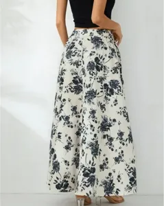 Jupe longue maxi à motif floral avec taille haute élastique pour femmes, style estival élégant.