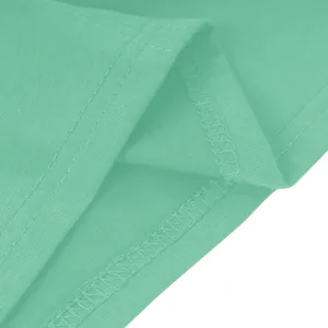 Groene top detailfoto, premium stoffen stiksels en nette overlock zoom voor dames.