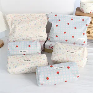 Bolsa de cosmeticos de corduroy con patron de flores y fresas, estuche grande para lapices