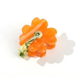 Orangefarbene Blumen Acetat Haarklammer mit grünem Strass und schönem Design für Damen im Alltag