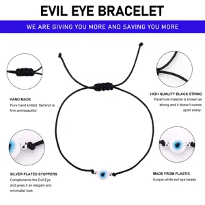 Vue détaillée du bracelet mauvais œil présentant un nœud réglable et des pièces argentées.