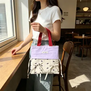 Damen Segeltuch Tragetasche, süße kontrastfarbene kleine Handtasche mit Schleife und Riemen.