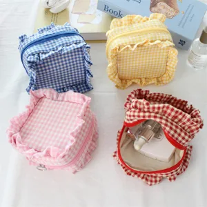 Graziosa borsa cosmetica a quadri con volant, mini borsetta con cerniera portatile.