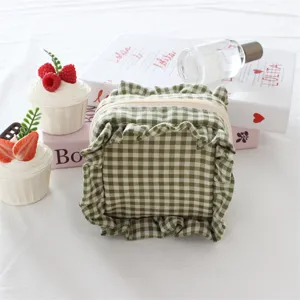 Borsa cosmetica a quadri verde con volant, mini custodia portatile per il trucco per uso quotidiano.