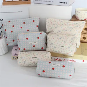 Bolsa cosmética y estuche de pana con estampado floral y a cuadros, portátil y práctico.