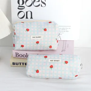 Bolsa cosmética de fresa a cuadros de pana lindo estuche de lápices portátil con cremallera