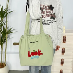 Bolso tote de lona informal con bordado de cerezas, gran capacidad para uso diario.