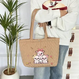 Khaki gewatteerde tas met varkensborduurwerk, grote schoudertas voor dagelijks gebruik.