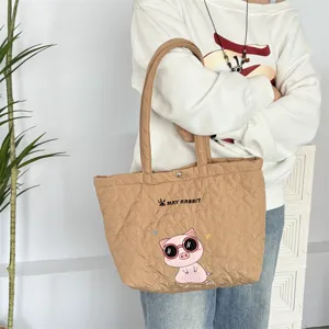 Gewatteerde hartjestas met schattige cartoon varken borduursel, casual schoudertas voor dames.