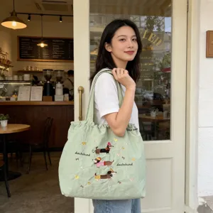 Chic borsa tote in tela verde chiaro con ricamo di bassotto carino e chiusura a coulisse.