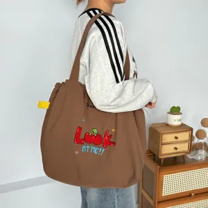 Bolso tote marrón de lona con bordado de cerezas, elegante bolso casual para trabajo.