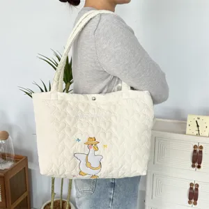Leuke gewatteerde hartjes shopper met eend borduursel, grote casual schoudertas voor dames.