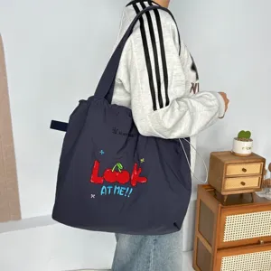 Práctico bolso de hombro de lona casual de gran capacidad con bonito bordado de cerezas.