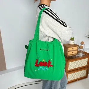 Bolso tote de lona verde con bordado de cerezas, bolso de hombro grande para trabajo diario.
