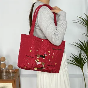 Rode gewatteerde hart shopper tas met leuke teckel borduursel voor dagelijks gebruik.