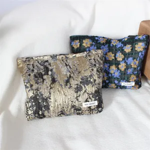 Borsa cosmetica floreale goffrata retrò pochette da viaggio portatile di grande capacità.