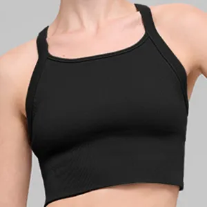 Zwarte sport-bh detail, cropped fitness top, cross-back trainingskleding, activewear.
