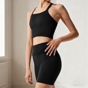 Dames zwarte sportieve yogaset crop top hoge taille fitness sportkleding detail view