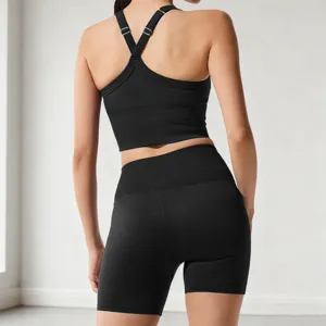 Zwarte geribbelde yogaset voor dames kruisrug sportbeha en fitness hardloopshorts met hoge taille
