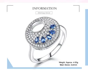 Detailaufnahme mit kunstvoll pavé-gefassten Steinen und blauen Kristall-Design-Elementen.
