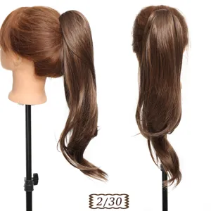 Extension per capelli a coda di cavallo ondulata sintetica con molla, castano naturale.