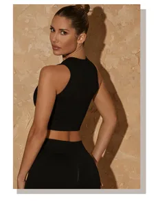 Γυναικείο μαύρο αμάνικο σετ γιόγκα crop top fitness λεπτομέρεια εφαρμογής σχέδιο.